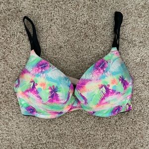 VS PINK Lightly Lined Push Up Bra 34C